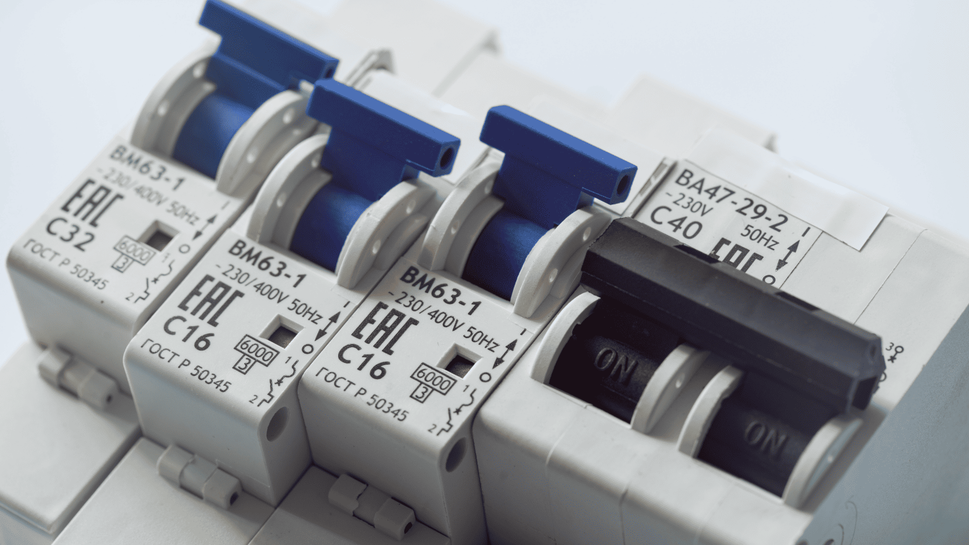 how-does-a-circuit-breaker-work